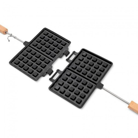 Gofrownica żeliwna na ognisko Petromax z długą rączką